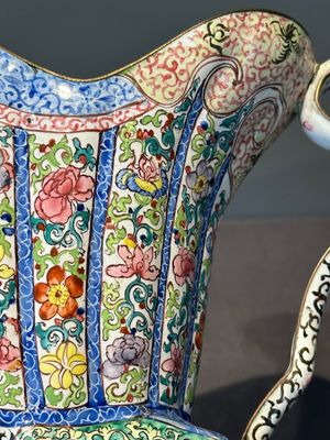 A Chinese Canton enamel helm-shaped ewer with shell-shaped basin, Yongzheng/Qianlong — photo 17