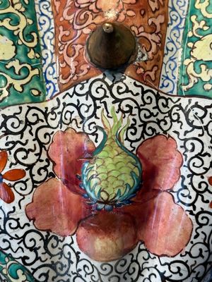 A Chinese Canton enamel helm-shaped ewer with shell-shaped basin, Yongzheng/Qianlong — photo 10