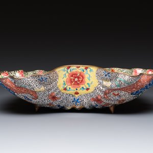 A Chinese Canton enamel helm-shaped ewer with shell-shaped basin, Yongzheng/Qianlong — photo 6