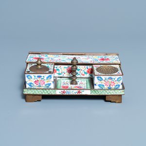 A Chinese Canton enamel inkwell set on stand, Qianlong — 照片 2