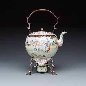 A Chinese Canton enamel kettle and stand with figural design — 照片 3
