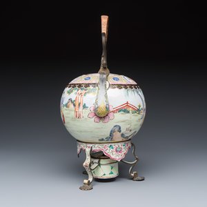 A Chinese Canton enamel kettle and stand with figural design — 照片 4