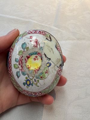A Chinese Canton enamel 'Long Mu and a dragon' oval cosmetic box, 18th C. — photo 6