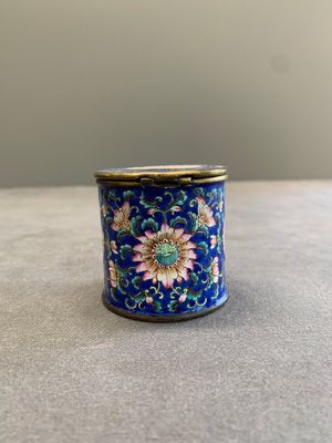 A Chinese Canton enamel mustard jar and square dish, Qianlong/Jiaqing — 照片 6
