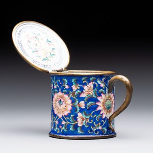 A Chinese Canton enamel mustard jar and square dish, Qianlong/Jiaqing — 照片 11