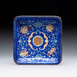 A Chinese Canton enamel mustard jar and square dish, Qianlong/Jiaqing — 照片 2