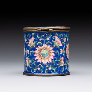 A Chinese Canton enamel mustard jar and square dish, Qianlong/Jiaqing — 照片 7