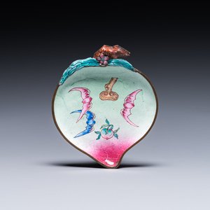 A Chinese Canton enamel peach-shaped saucer dish, Yongzheng — photo 1