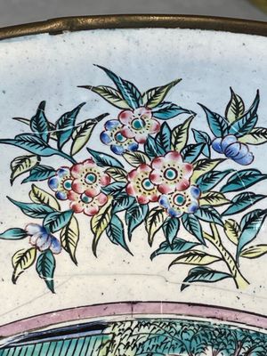 A Chinese Canton enamel plaque and large dish, Qianlong mark, 19th C. — photo 11