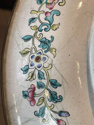 A Chinese Canton enamel plaque and large dish, Qianlong mark, 19th C. — photo 15