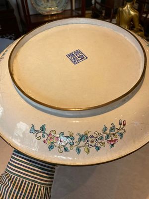 A Chinese Canton enamel plaque and large dish, Qianlong mark, 19th C. — photo 16