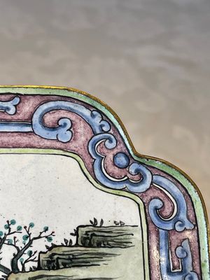 A Chinese Canton enamel plaque and large dish, Qianlong mark, 19th C. — photo 22