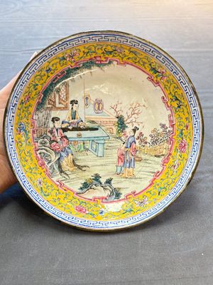 A Chinese Canton enamel 'San Niang Jiao Zi 三娘教子' plate, Shang Xin 賞心 mark, Qianlong — photo 1