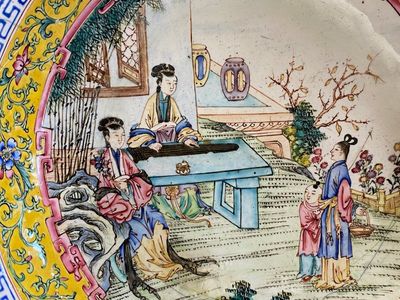 A Chinese Canton enamel 'san niang jiao zi' plate, Shang Xin 賞心 mark, Qianlong — 照片 2