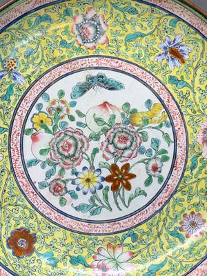 A Chinese Canton enamel 'sanduo' plate, Qianlong — 照片 2