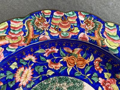 A Chinese Canton enamel 'scholars' dish, Qianlong/Jiaqing — 照片 3