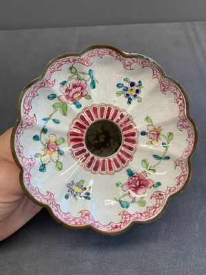 A Chinese Canton enamel spittoon, Yongzheng/Qianlong — photo 5