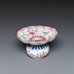 A Chinese Canton enamel spittoon, Yongzheng/Qianlong — photo 1
