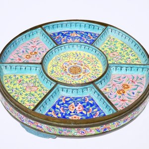 A Chinese Canton enamel sweetmeat set on tray, 19th C. — photo 1