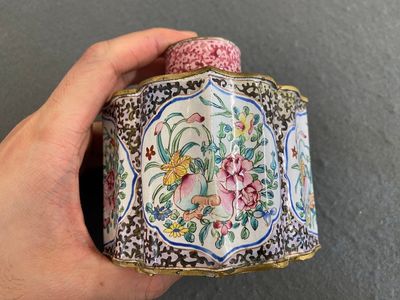 A Chinese Canton enamel tea caddy and cover, Yongzheng/Qianlong — photo 2