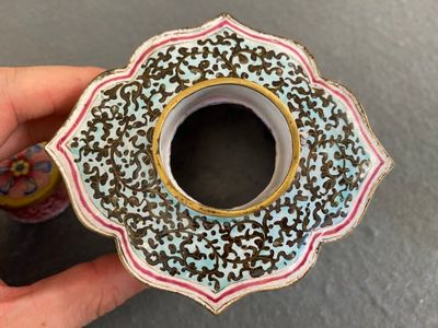 A Chinese Canton enamel tea caddy and cover, Yongzheng/Qianlong — photo 7