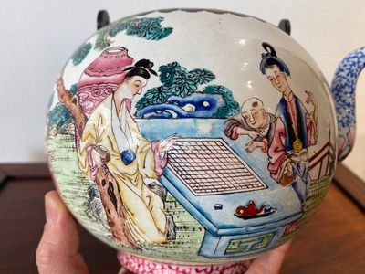 A Chinese Canton enamel teapot and cover, Qianlong — 照片 12