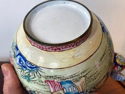 A Chinese Canton enamel teapot and cover, Qianlong — 照片 10