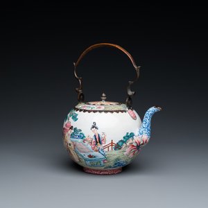 A Chinese Canton enamel teapot and cover, Qianlong — photo 2
