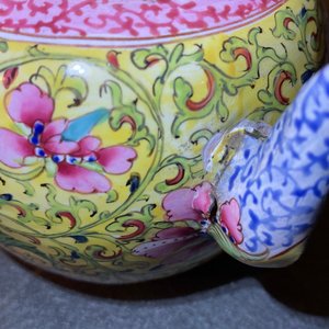A Chinese Canton enamel teapot and cover, Qianlong — photo 15