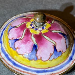 A Chinese Canton enamel teapot and cover, Qianlong — photo 16