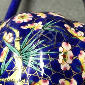 A Chinese Canton enamel teapot with floral design, 18/19th C. — photo 14