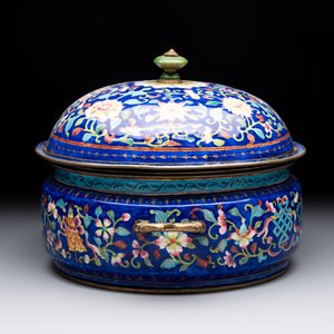 A Chinese Canton enamel three-piece warming bowl or tureen, Qianlong — 照片 4