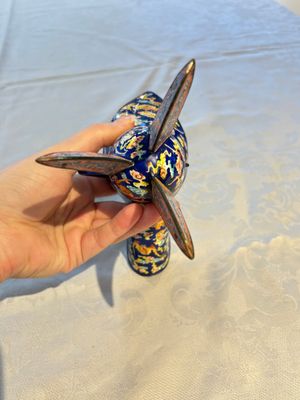 A Chinese Canton enamel tripod ritual wine vessel with bats and 'Shou' design, 'Jue 爵', 19th C. — photo 6