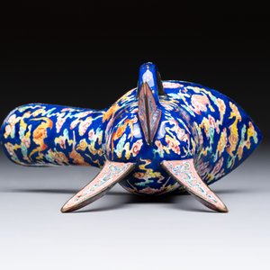 A Chinese Canton enamel tripod ritual wine vessel with bats and 'Shou' design, 'Jue 爵', 19th C. — photo 7
