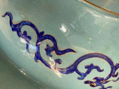 A Chinese Canton enamel turquoise-ground basin and a blue-ground dish, 18/19th C. — 照片 11