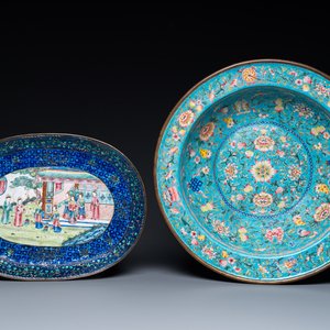 A Chinese Canton enamel turquoise-ground basin and a blue-ground dish, 18/19th C. — 照片 1