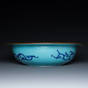 A Chinese Canton enamel turquoise-ground basin and a blue-ground dish, 18/19th C. — 照片 6