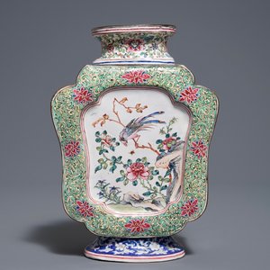 A Chinese Canton enamel vase with birds on flowering branches, Qianlong — 照片 3
