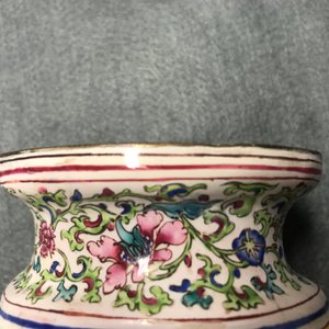 A Chinese Canton enamel vase with birds on flowering branches, Qianlong — 照片 9