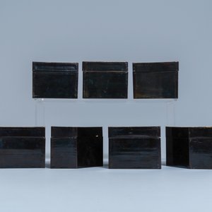 A Chinese Canton export gilt and lacquer gaming box with mother-of-pearl accessories, 19th C. — photo 15