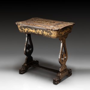 A Chinese Canton export gilt-lacquered sewing table with accessories, 19th C. — foto 1