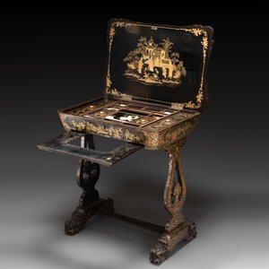 A Chinese Canton export gilt-lacquered sewing table with accessories, 19th C. — foto 2