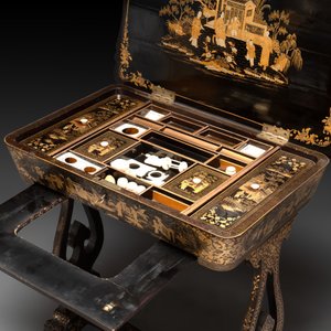 A Chinese Canton export gilt-lacquered sewing table with accessories, 19th C. — foto 3