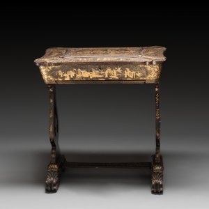 A Chinese Canton export gilt-lacquered sewing table with accessories, 19th C. — foto 4