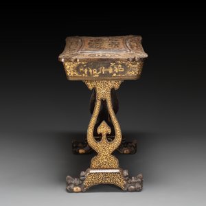 A Chinese Canton export gilt-lacquered sewing table with accessories, 19th C. — foto 5