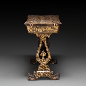 A Chinese Canton export gilt-lacquered sewing table with accessories, 19th C. — foto 7