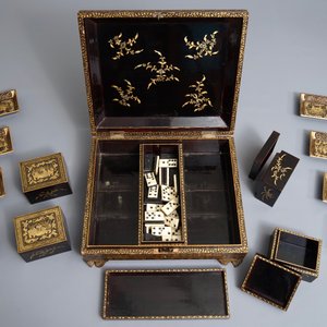 A Chinese Canton export lacquer games box with contents, 18/19th C. — photo 9