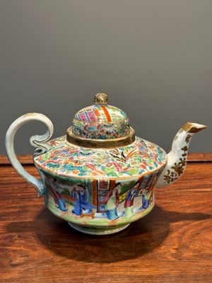 A Chinese Canton famille rose 11-piece tea service, 19th C. — photo 2