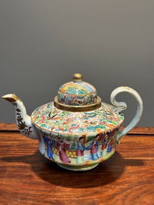 A Chinese Canton famille rose 11-piece tea service, 19th C. — photo 3