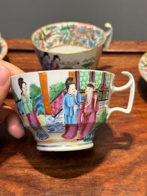 A Chinese Canton famille rose 11-piece tea service, 19th C. — photo 53